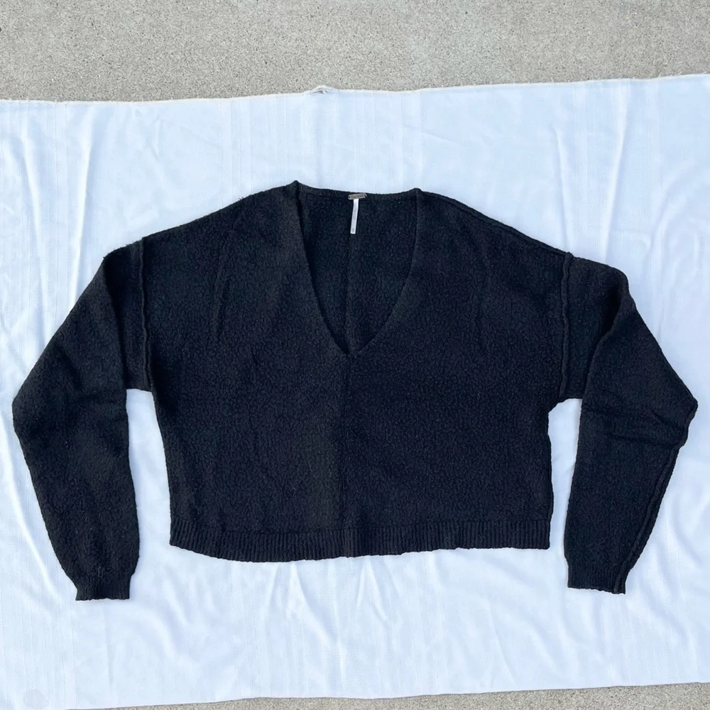 Free people black v neck sweater cropped XSmall